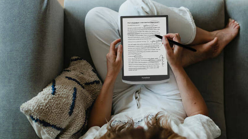 PocketBook представила 10-дюймовый электронный блокнот InkPad X Pro с пером Wacom — для чтения, записей и рисунков