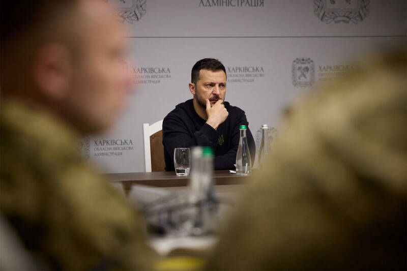 Медведев назвал прощальным визит Зеленского в Харьков на фоне наступления ВС РФ