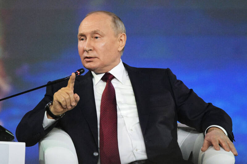 Онлайн-трансляция выступления Путина на пленарном заседании ПМЭФ-2024