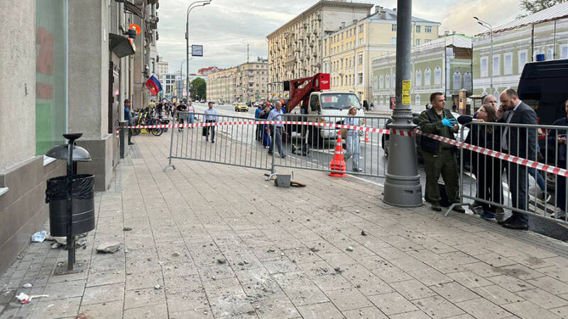 В Москве на проспекте Мира на женщину обрушилась облицовка балкона