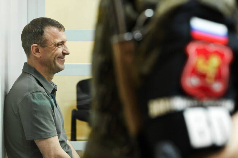 Следствие снова попросило перевести генерала Попова под домашний арест