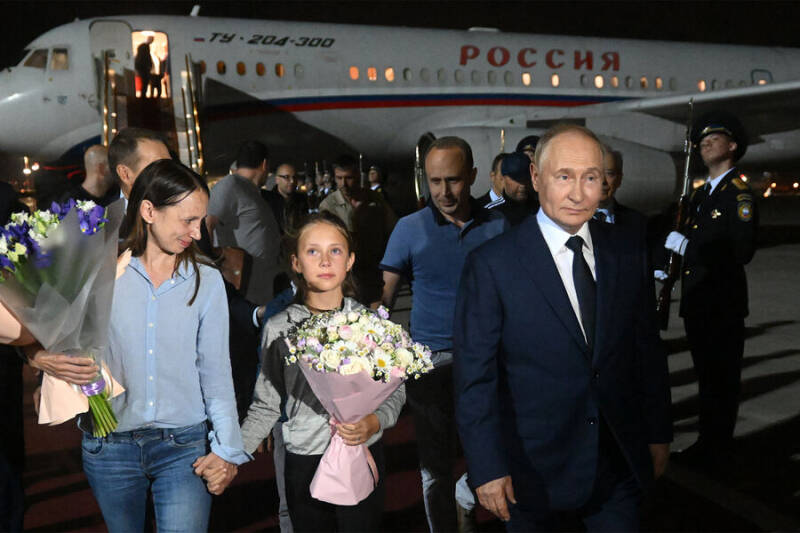 Песков: дети разведчиков-нелегалов Дульцевых лишь на пути в РФ узнали, что они русские