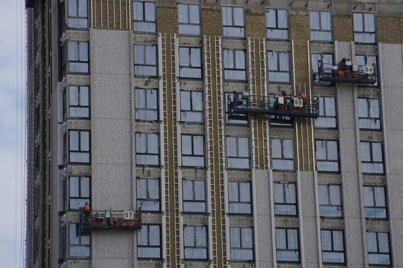 Дому — не время: выдачи ипотеки в июле рухнули втрое — до 292 млрд